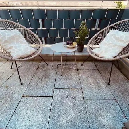 Close To Center App With Balcony With Haningchair Netflix And Self Check In Augusta